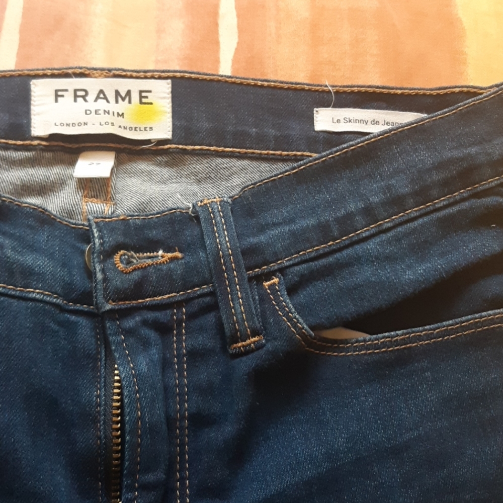 Frame Le Skinny de Jeanne Skinny Jean in Dark Blue